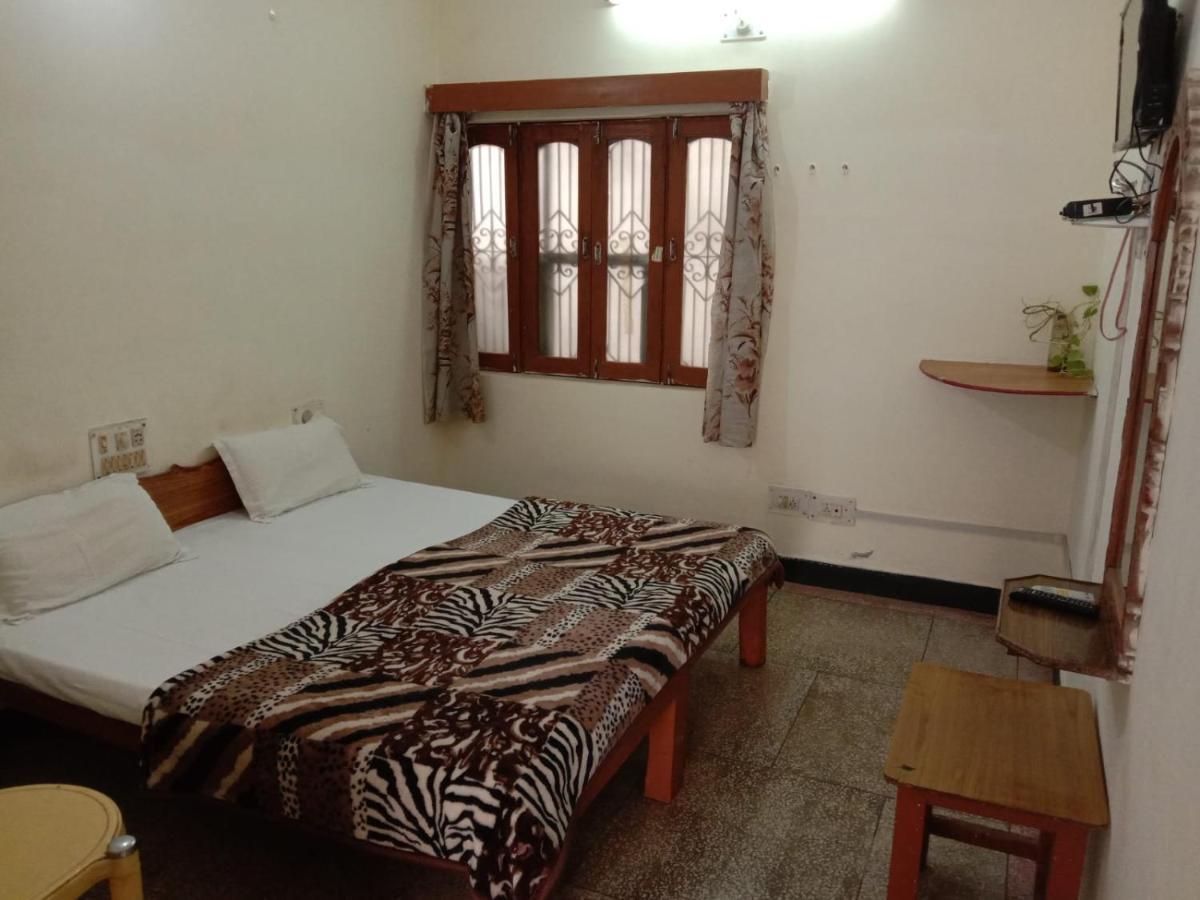 Hotel Yogi Lodge Khajurāho Екстериор снимка